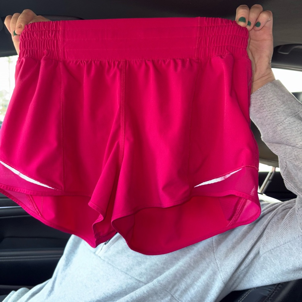 Hotty Hot High-Rise 2.5 lululemon shorts size 6 hot pink fuchsia